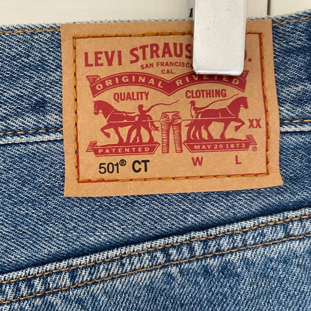 Levi’s 501 button fly with cherry embroidery - Picture 2 of 15